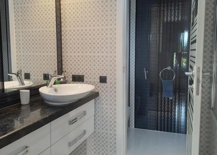 招待所 Zephyrus зефір 4*