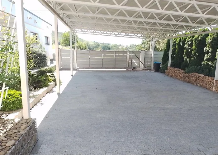 招待所 Zephyrus зефір 4*